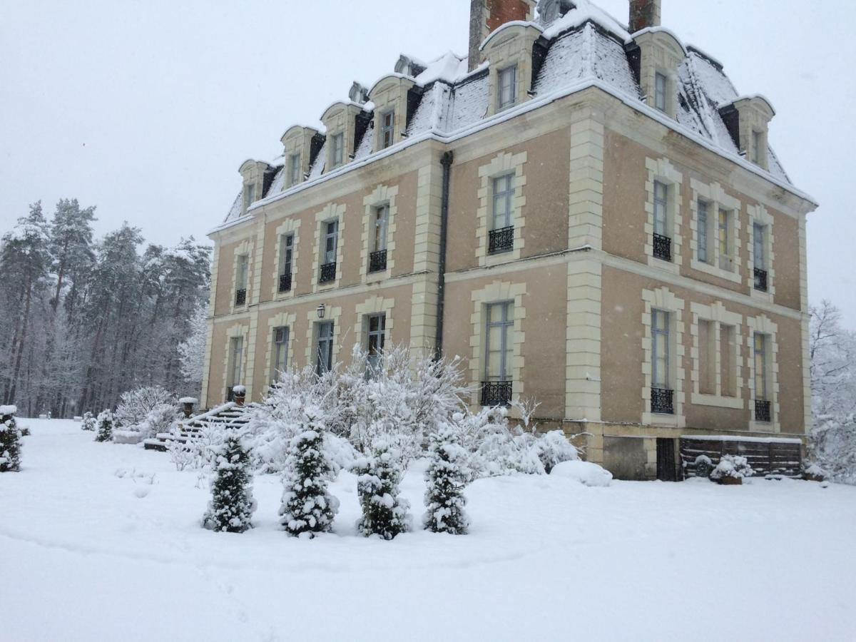 ชาโต เด เซสซาร์ด Bed & Breakfast ลองเฌส์ ภายนอก รูปภาพ
