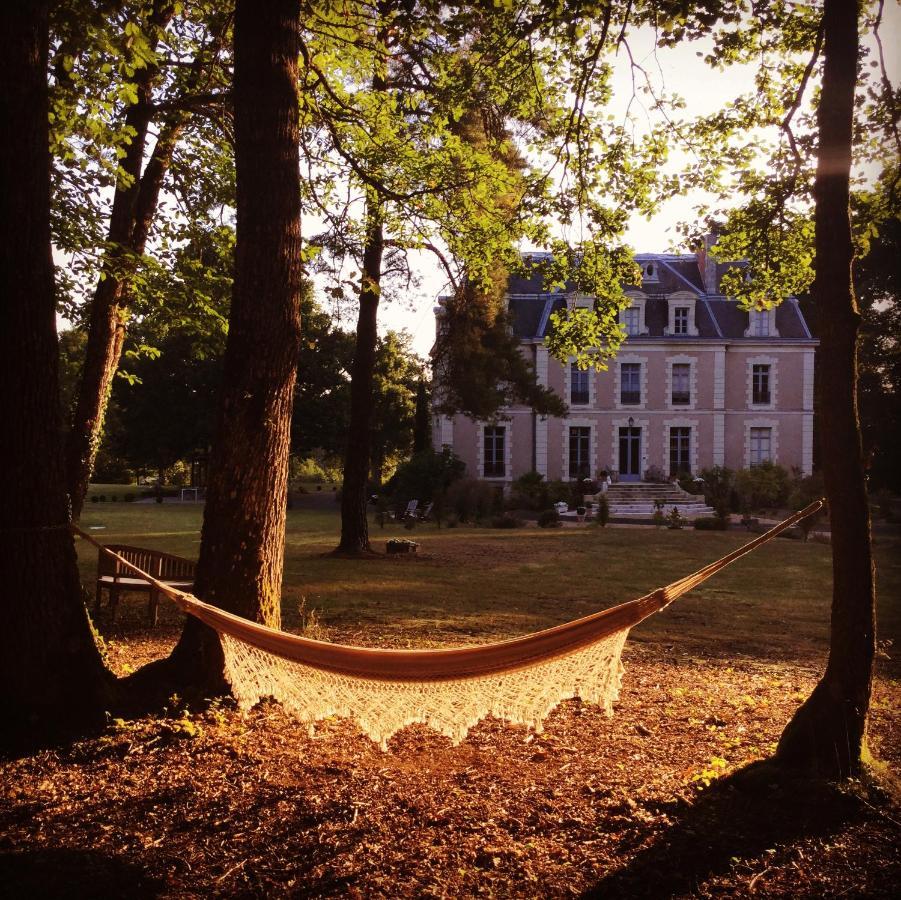 ชาโต เด เซสซาร์ด Bed & Breakfast ลองเฌส์ ภายนอก รูปภาพ